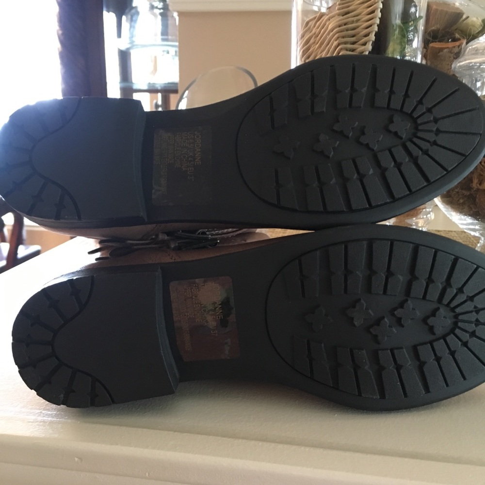 Boots - Picture 5 of 5